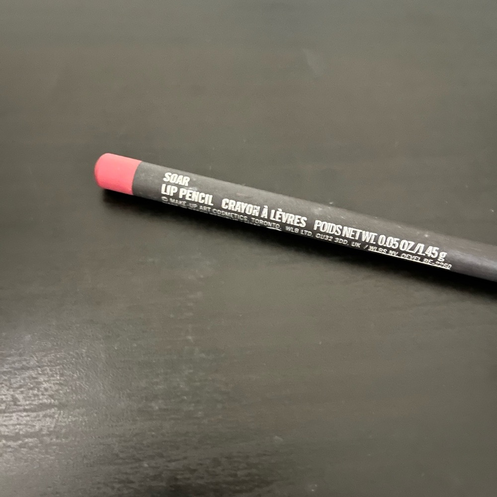 🍍6/$20 MAC Cosmetics Lip Liner in Soar
